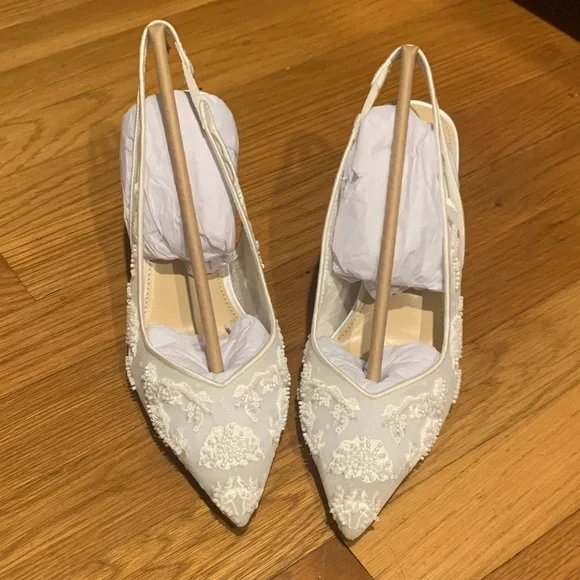 Betsey Johnson White Embroidered Heels - Picture 1 of 7